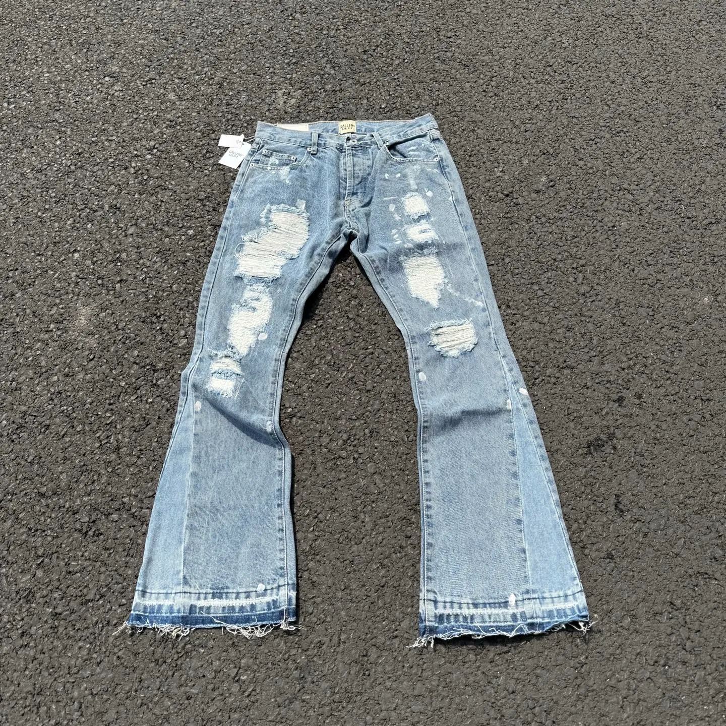 #8149 P250💰 GALLERY DEPT. Vintage hole patched and randomly tied loose washed flared jeans - truly restore the ultimate texture of Vintage - original hardware accessories, washed and other elevators, QR code analysis are all purchased from the original factory, high degree of restoration, you are welcome to compare with a certain product ~ - three-dimensional version, loose and comfortable, not picky about the figure, tall and slim, factory Seiko, original quality control, same style for men and women, can be matched with couples, versatile recommendation, must-have jeans for all seasons -Size: 28 30 32 34 36